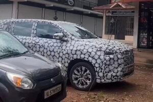 Toyota-Innova-HyCross-Facelift-Spied.jpg